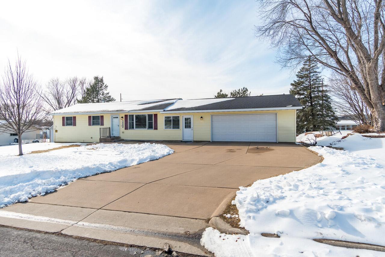 1329 Johnson St, Onalaska, WI 54650