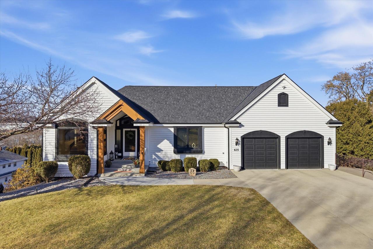 635 W Pierre Ln, Port Washington, WI 53074