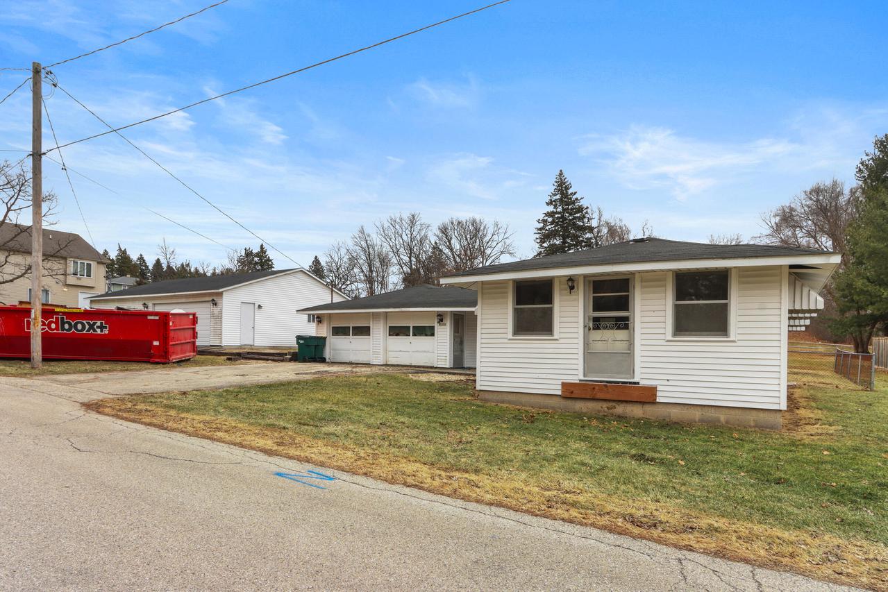 W1375 W Glenwood Rd, Bloomfield, WI 53147