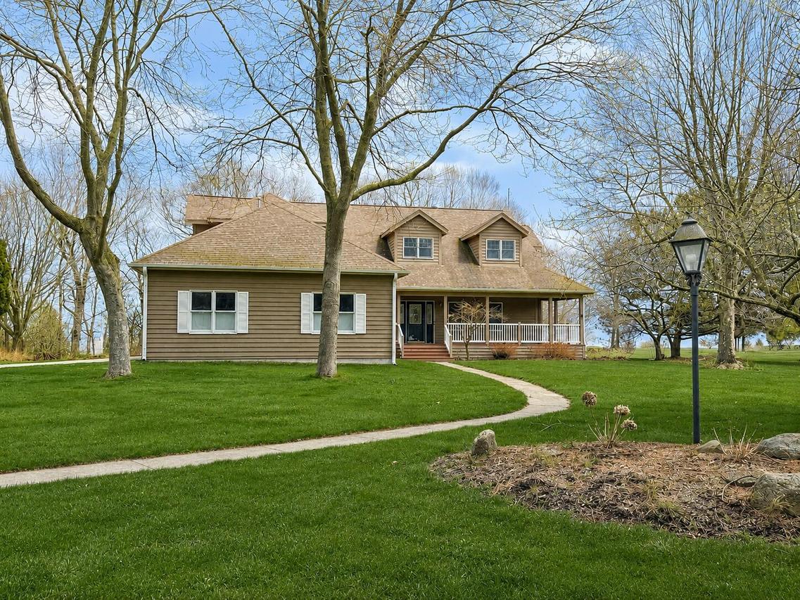 5001 S 10th St, Manitowoc, WI 54220