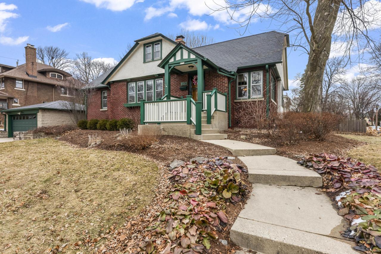 4134 N Murray Ave, Shorewood, WI 53211