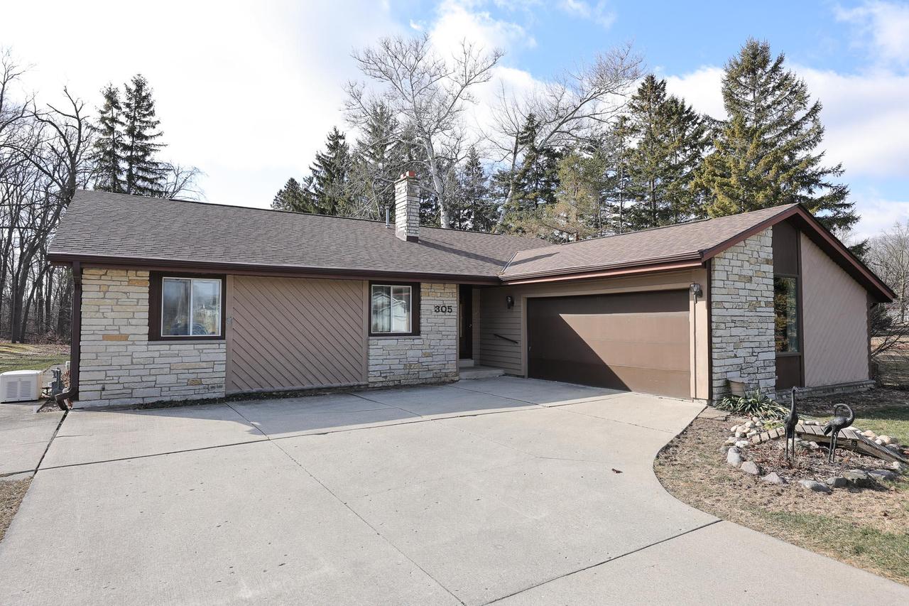 305 E Forest Hill, Oak Creek, WI 53154