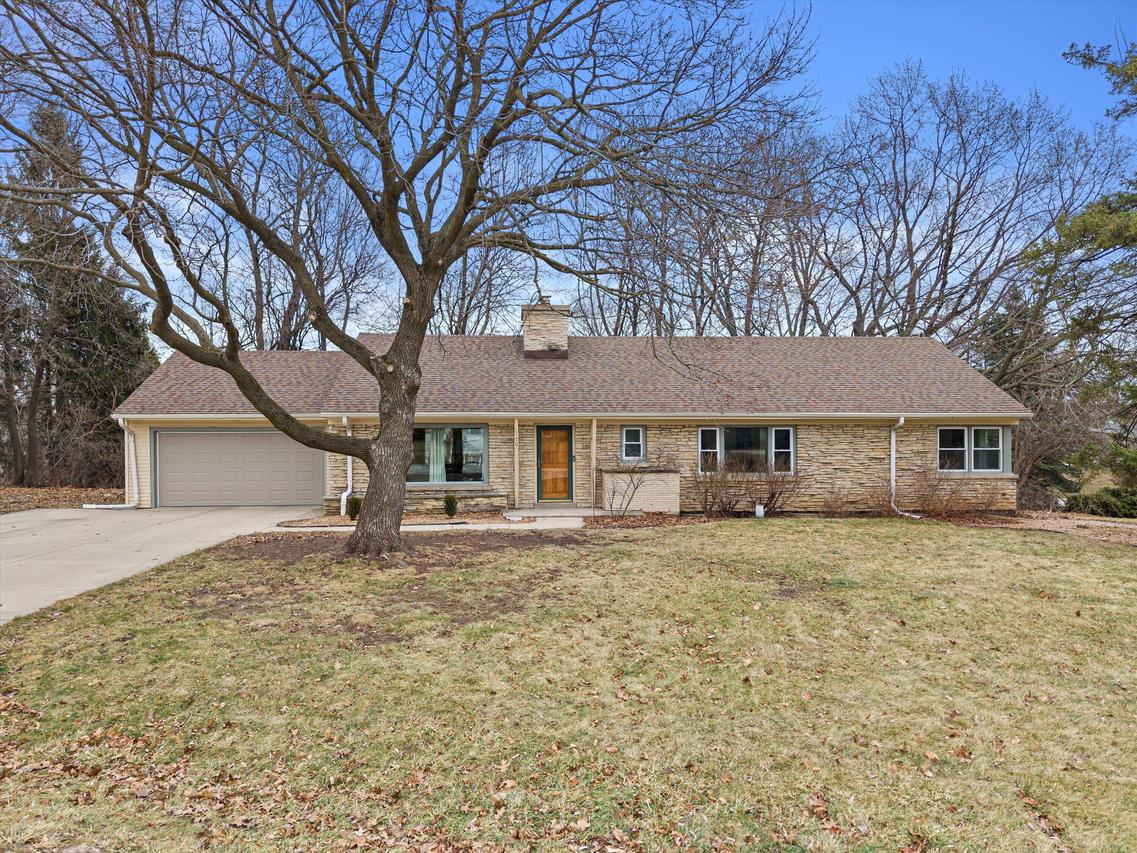 1170 Forest Ln, Brookfield, WI 53005