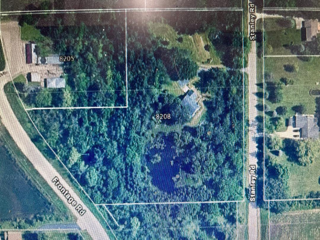 8208 Stanley Rd, Caledonia, WI 53108