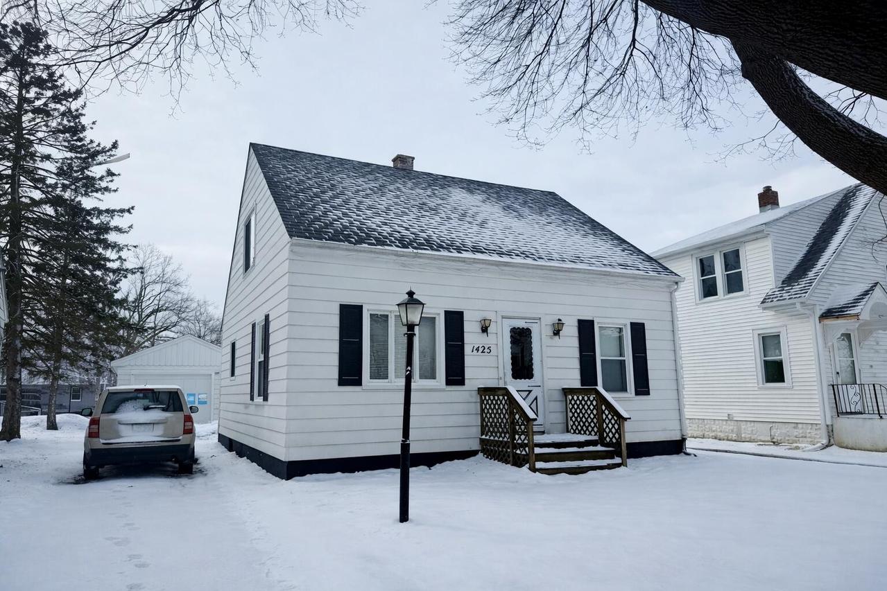 1425 Lawndale Ave, Mount Pleasant, WI 53403