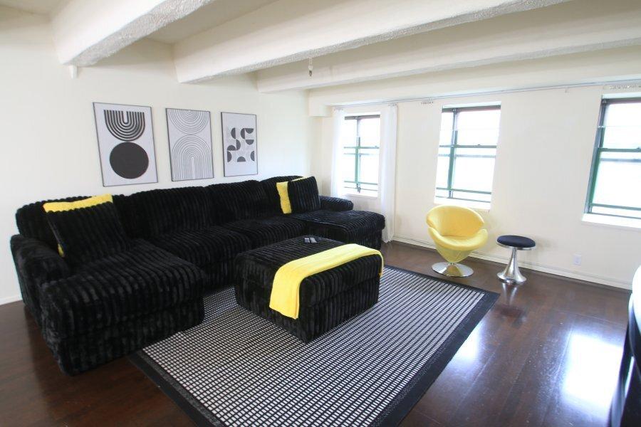 270 E Highland Ave #516, Milwaukee, WI 53202