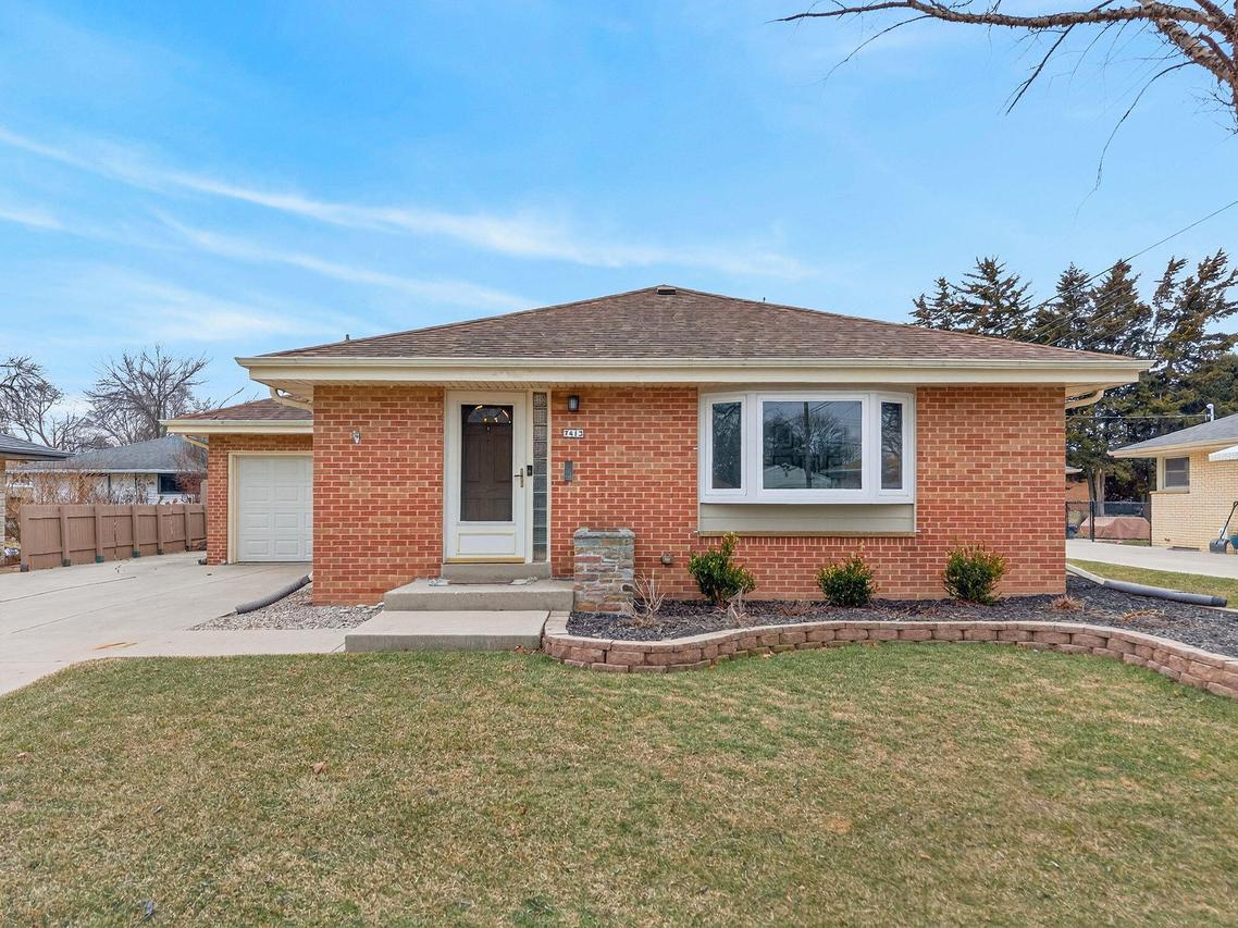 7413 W Ohio Ave, Milwaukee, WI 53219