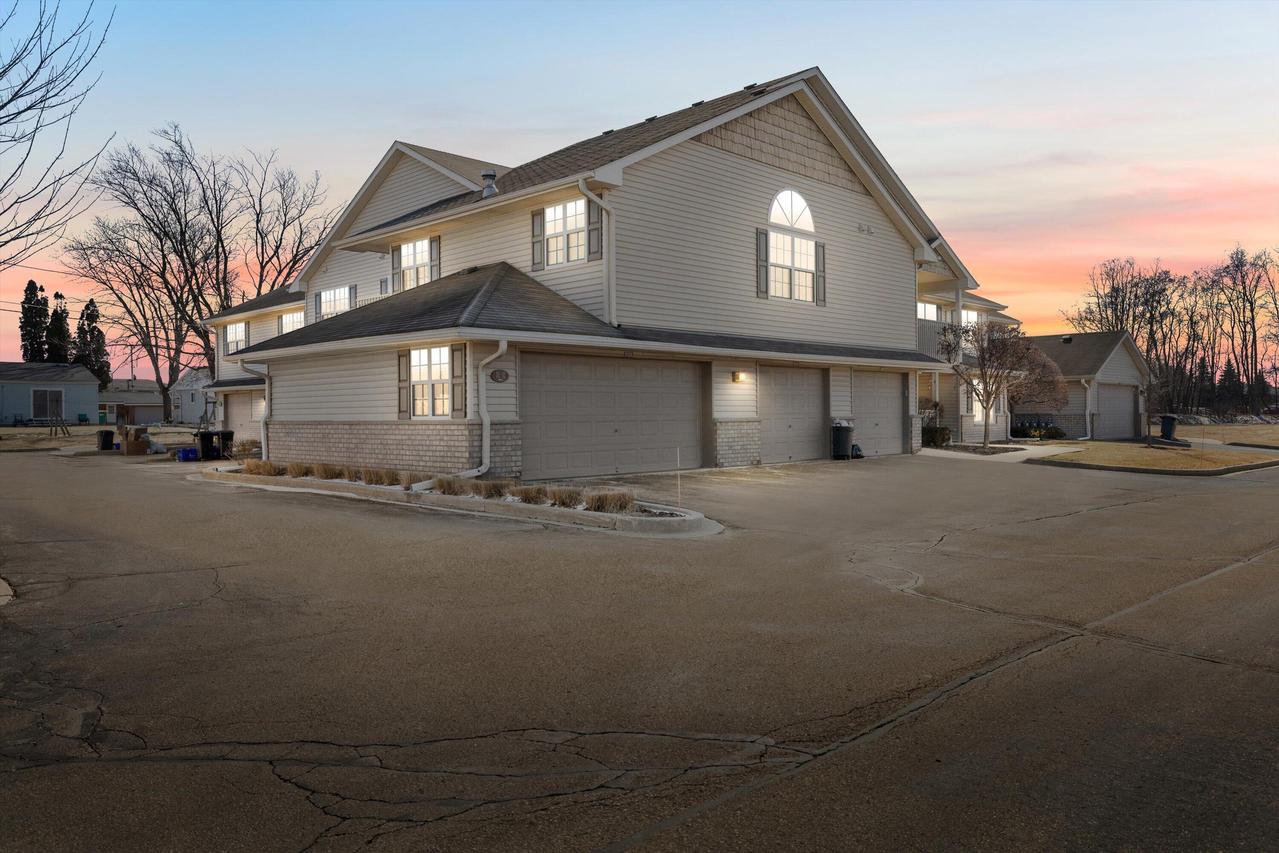 1723 State St #E43, Union Grove, WI 53182