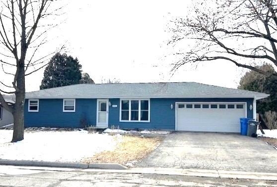 422 Janet Ln, Watertown, WI 53094