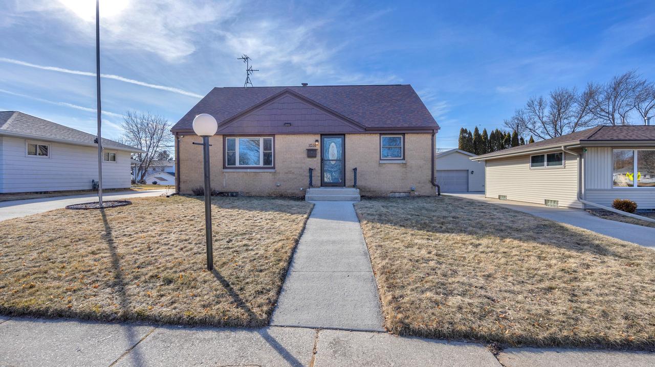 1614 S 25th St, Sheboygan, WI 53081