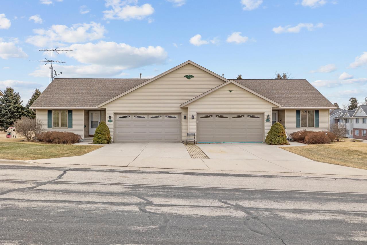 1105 Linden St #1107, Cleveland, WI 53015