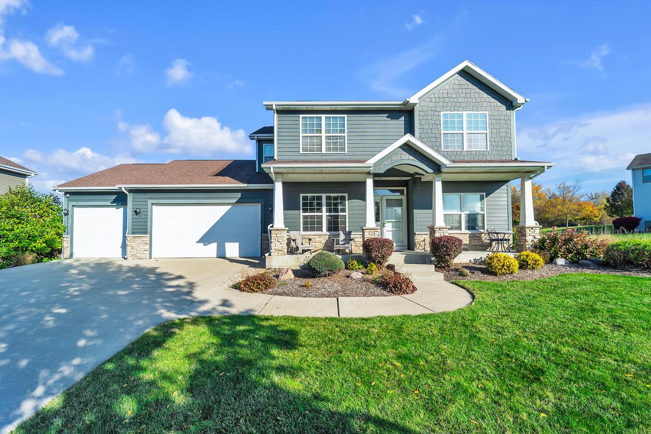 9483 Ashbury Ln, Pleasant Prairie, WI 53158