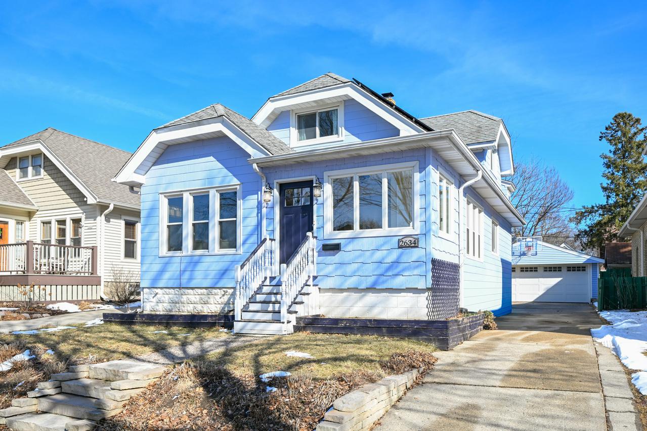2634 N 71st St, Wauwatosa, WI 53213