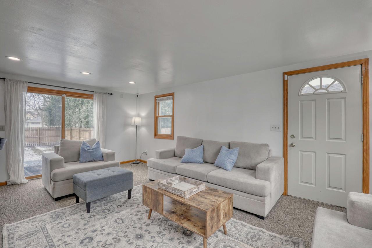 4857 N Navajo Ave, Glendale, WI 53217