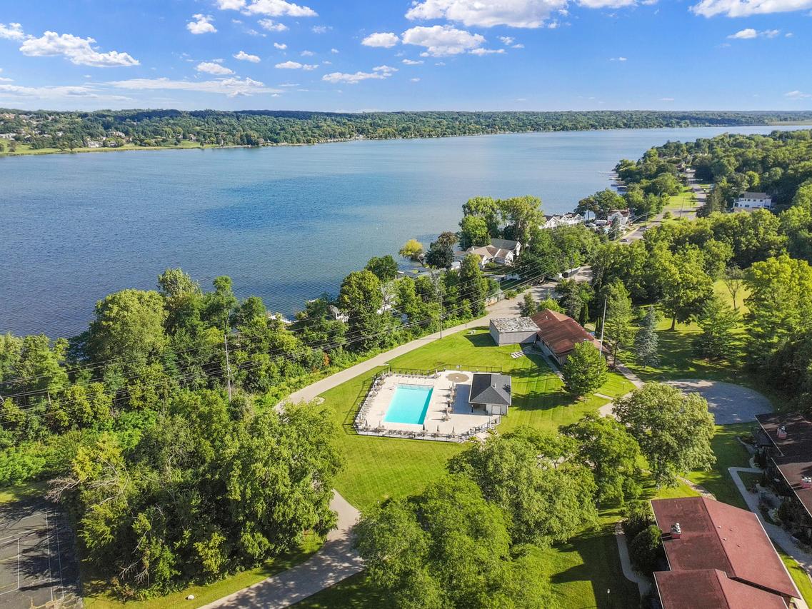 92 Red Chimney Rd #3, Geneva, WI 53147