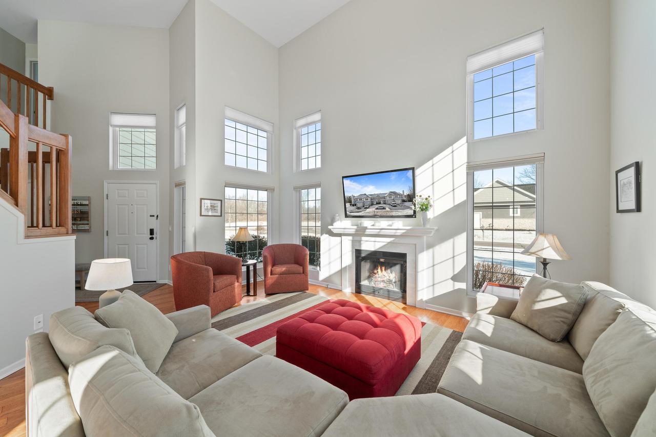 1853 Woodland Cir #12-01, Geneva, WI 53147