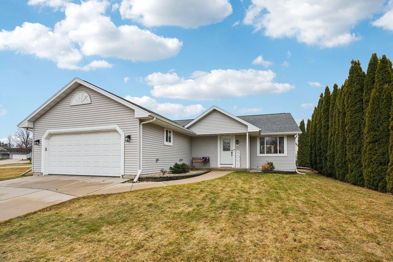 1183 Rockfield Rd, Hartford, WI 53027