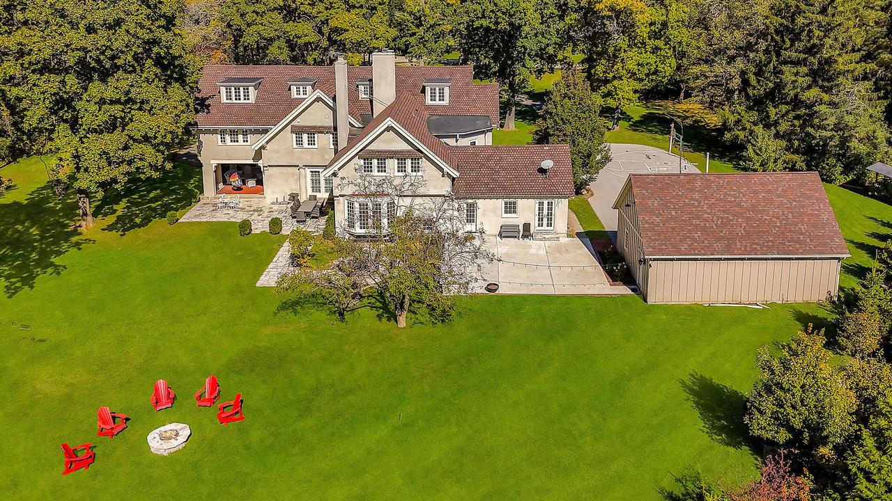 7829 N Regent Rd, Fox Point, WI 53217