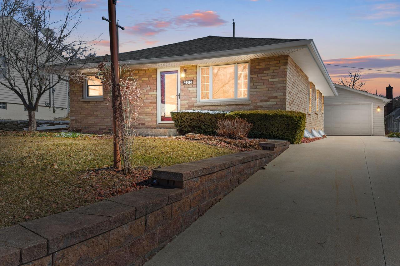 236 N 115th St, Wauwatosa, WI 53226