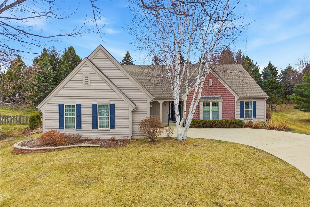 446 W Bridge Ct, Grafton, WI 53024