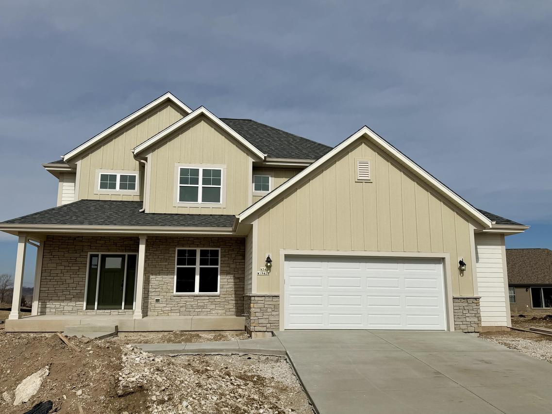 N54W19428 Kearney Ln, Menomonee Falls, WI 53051