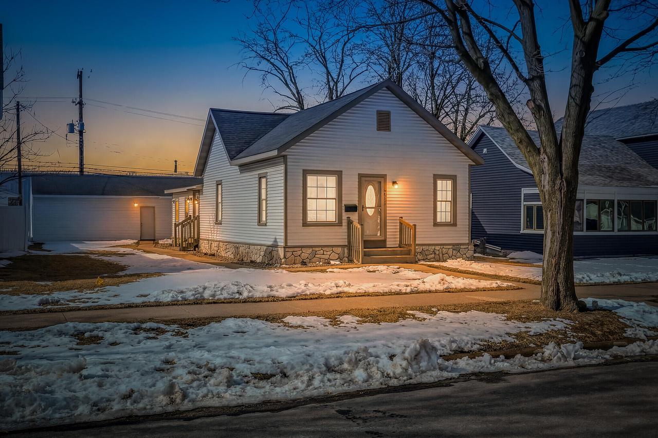 1611 Avon St, La Crosse, WI 54603