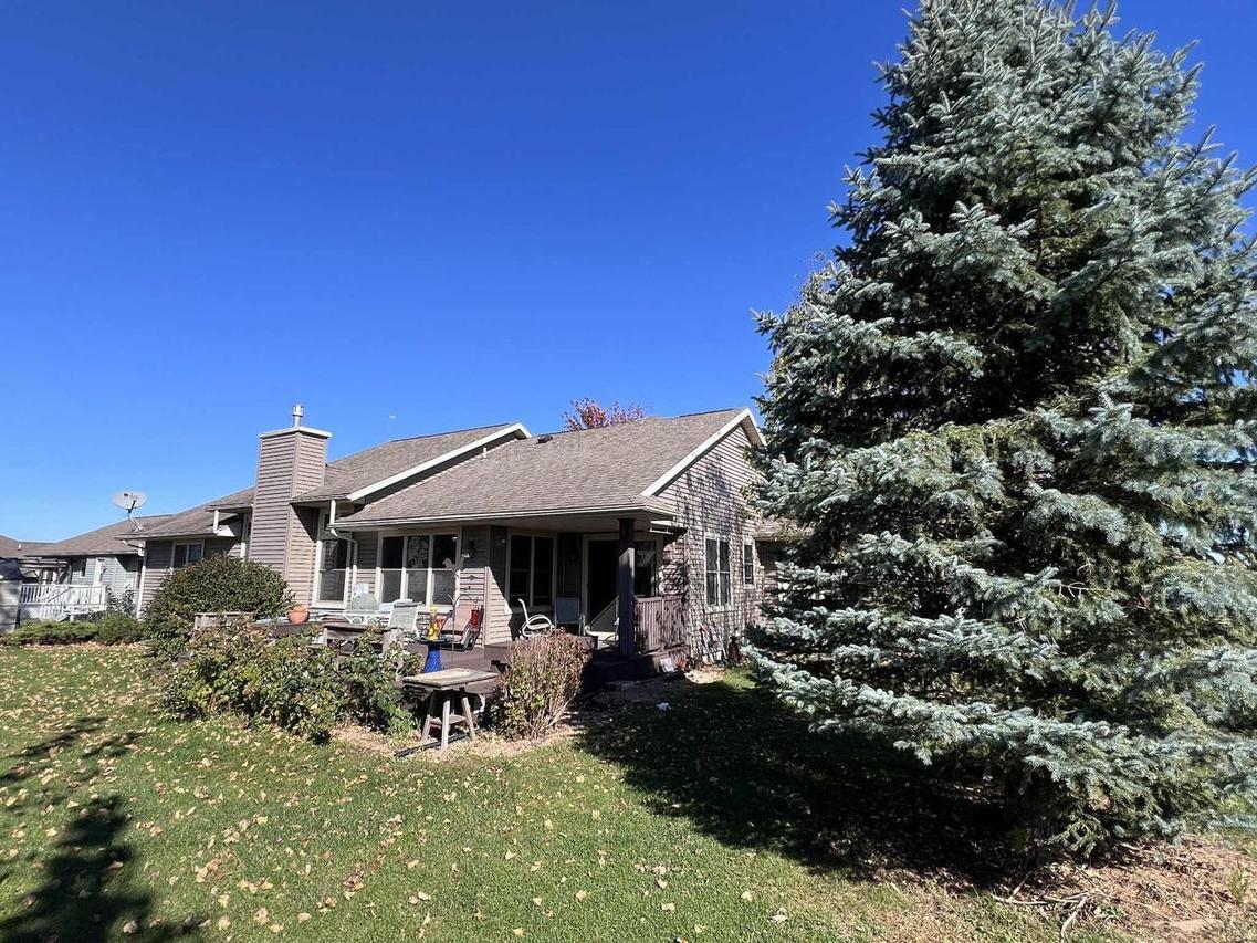 801 Derek Ln, Viroqua, WI 54667