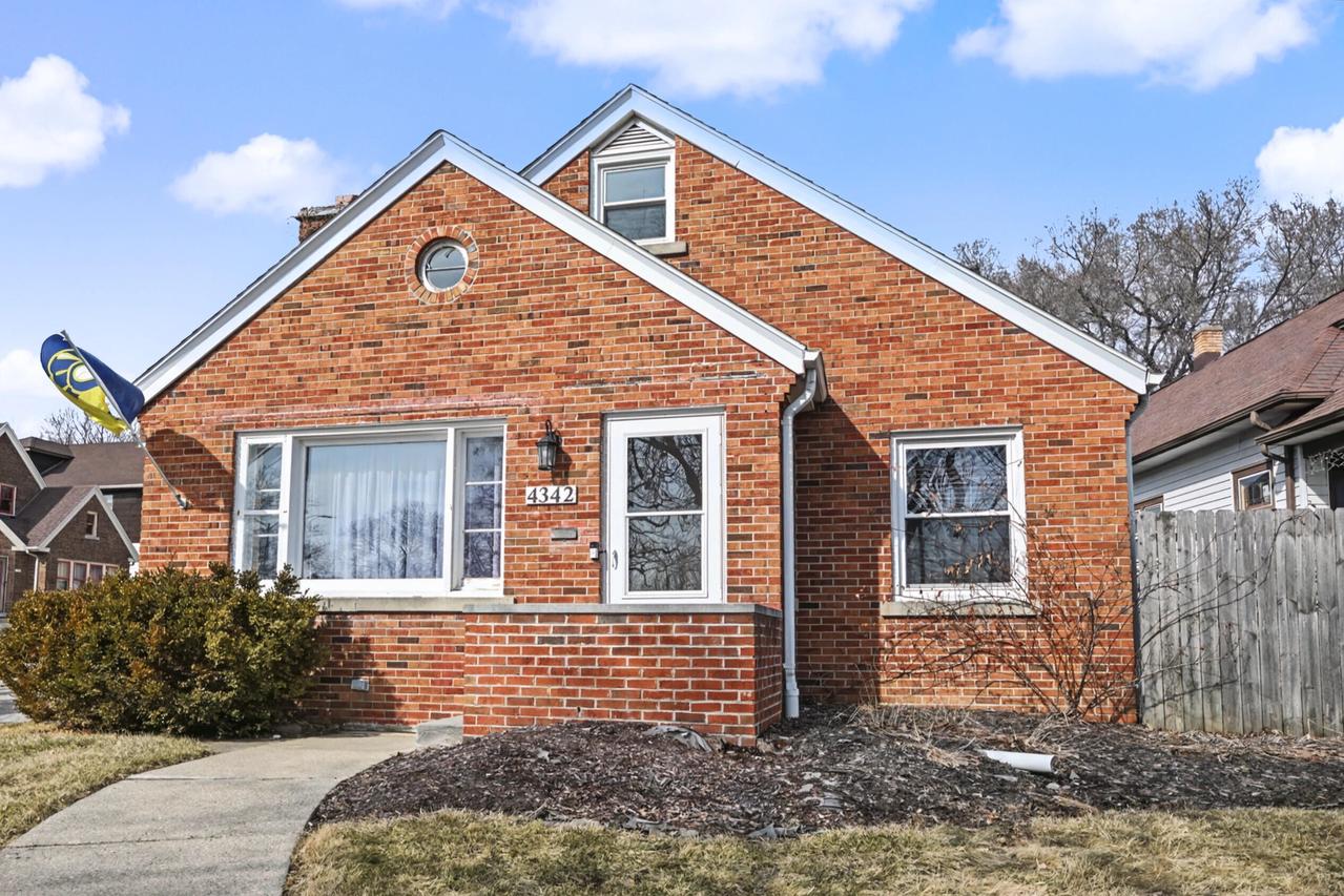 4342 W Martin Dr, Milwaukee, WI 53208