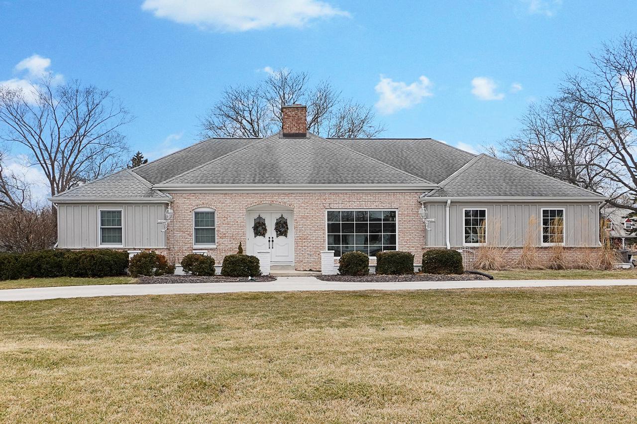 2135 Michelle Dr, Brookfield, WI 53045