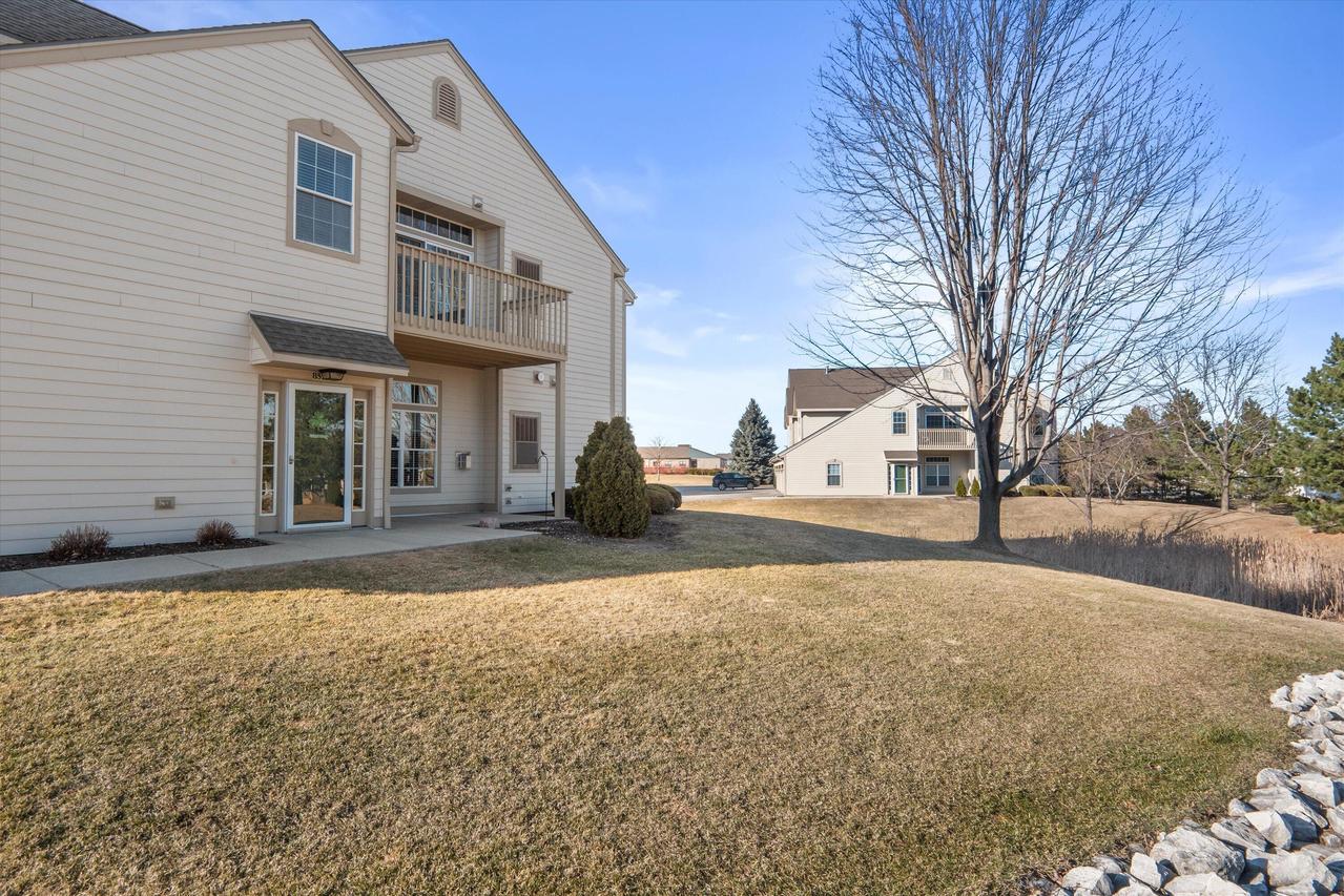 8526 S Bedford Way, Oak Creek, WI 53154