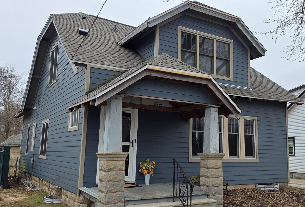 9120 S Chicago Ct, Oak Creek, WI 53154