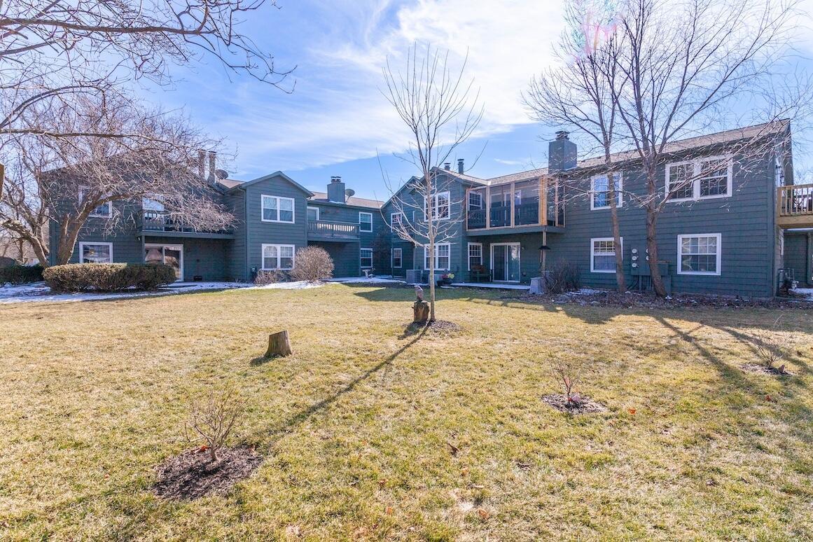 650 Dundee Ln, Hartland, WI 53029