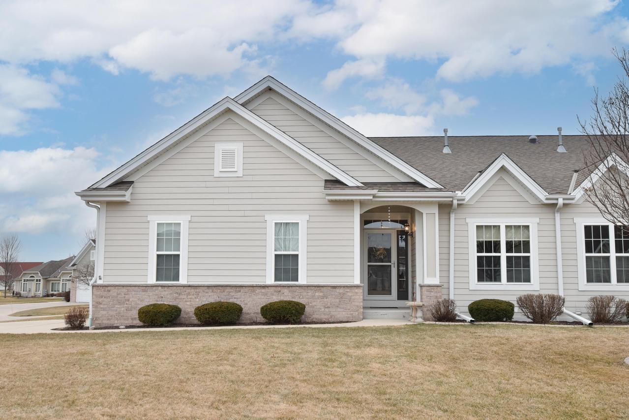 3905 S Five Iron Ct, New Berlin, WI 53151