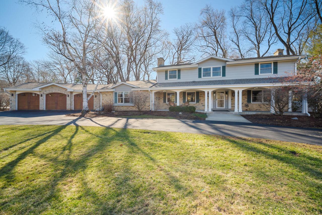 N59W38235 Mainland Dr, Oconomowoc, WI 53066