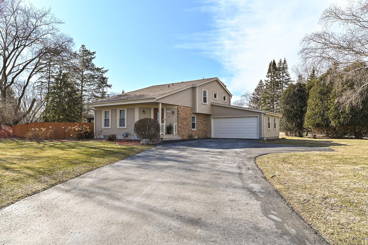 11249 N Oriole Ln, Mequon, WI 53092