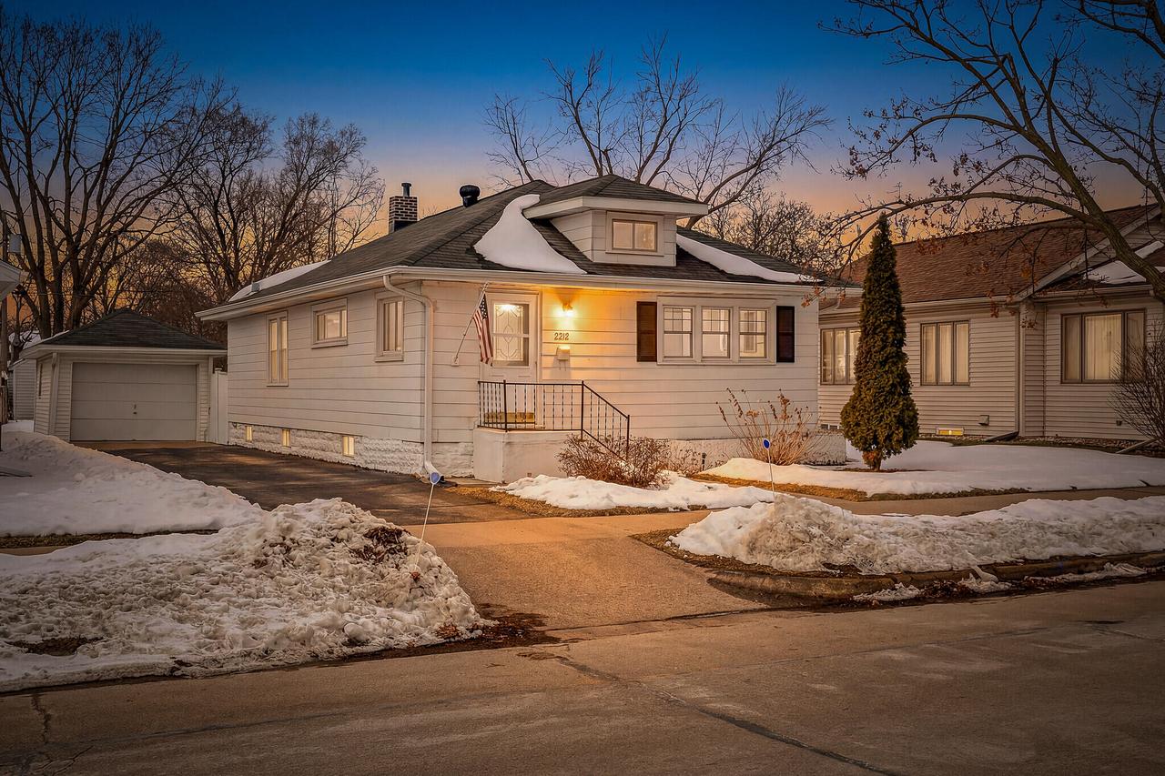 2212 S 16th St, La Crosse, WI 54601