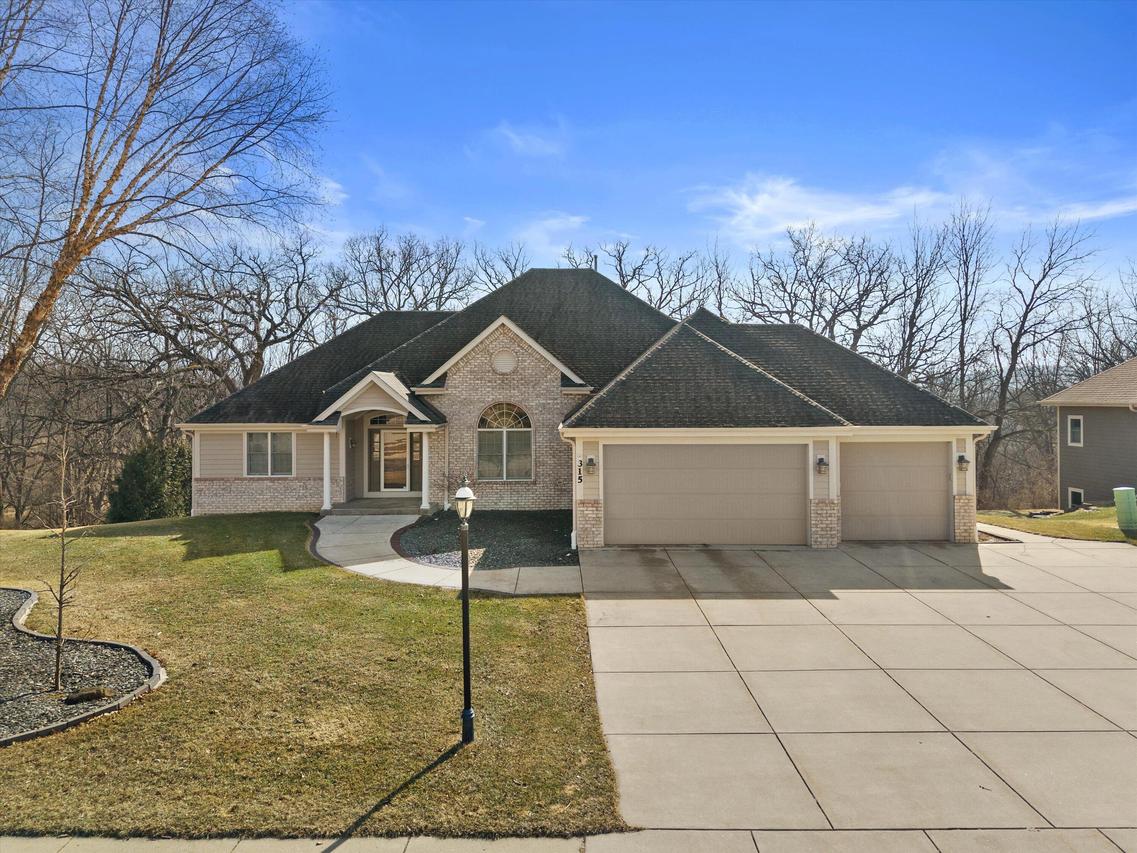 315 Prairie Song Dr, Waukesha, WI 53188