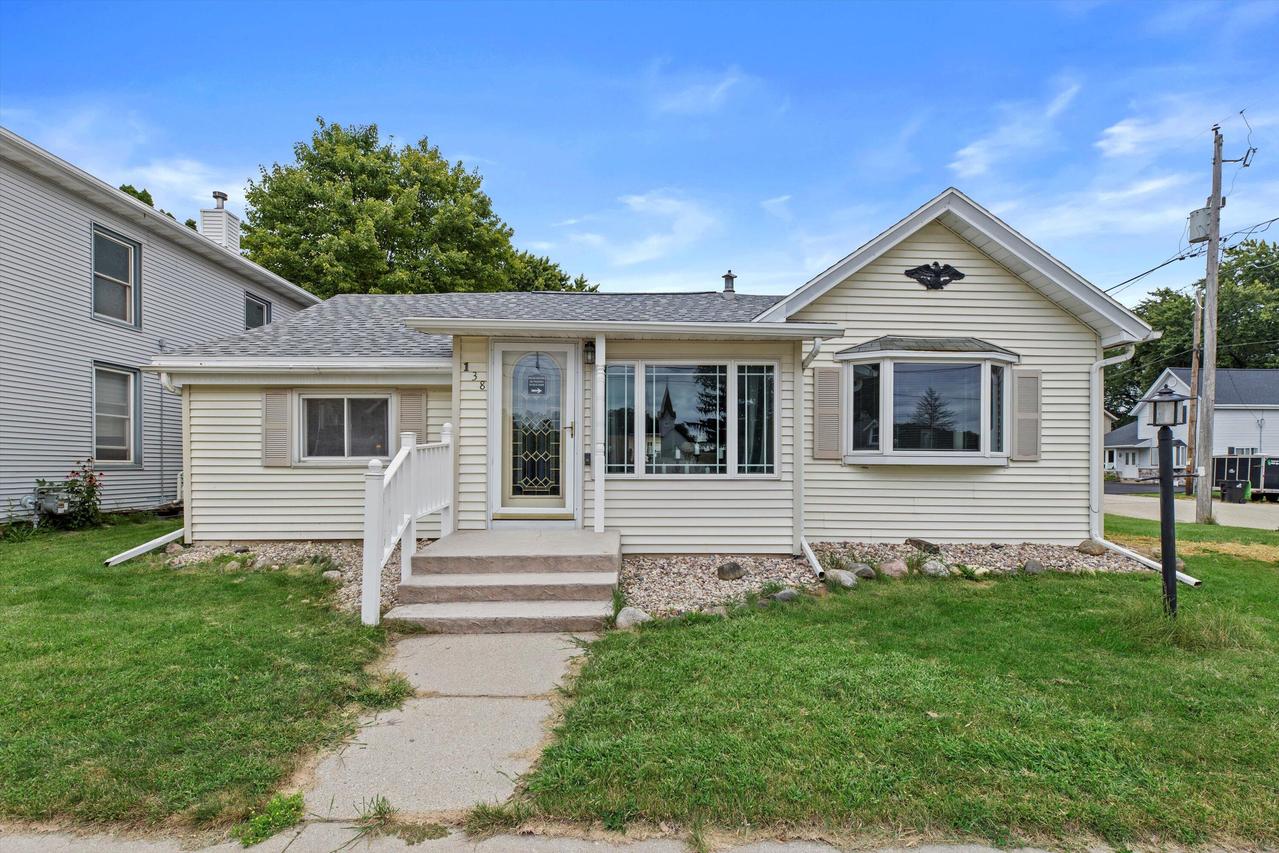 138 E Lehman St, Neosho, WI 53059