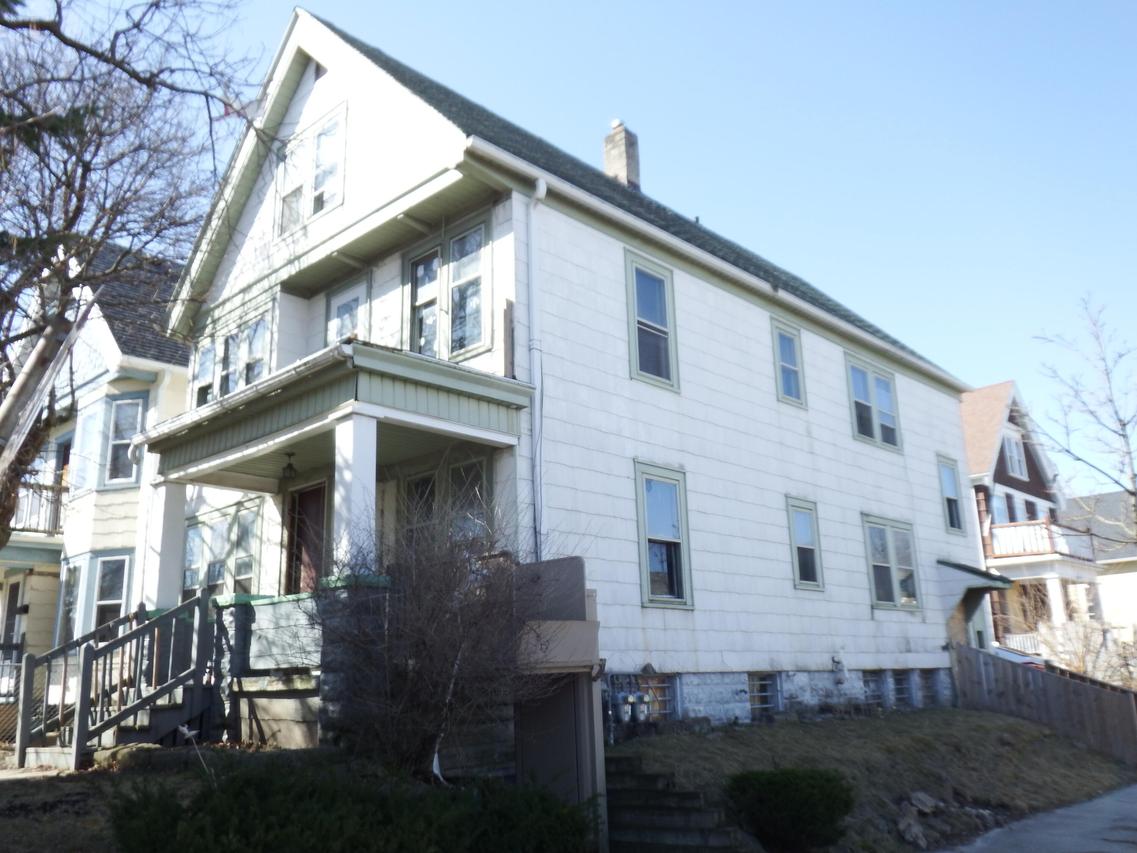 3249 N 13th St, Milwaukee, WI 53206