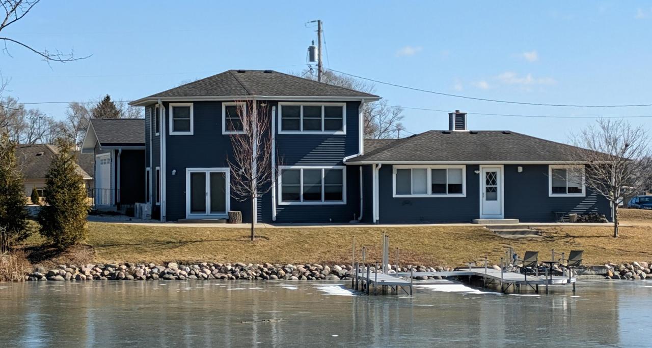 21943 116th St, Salem Lakes, WI 53104