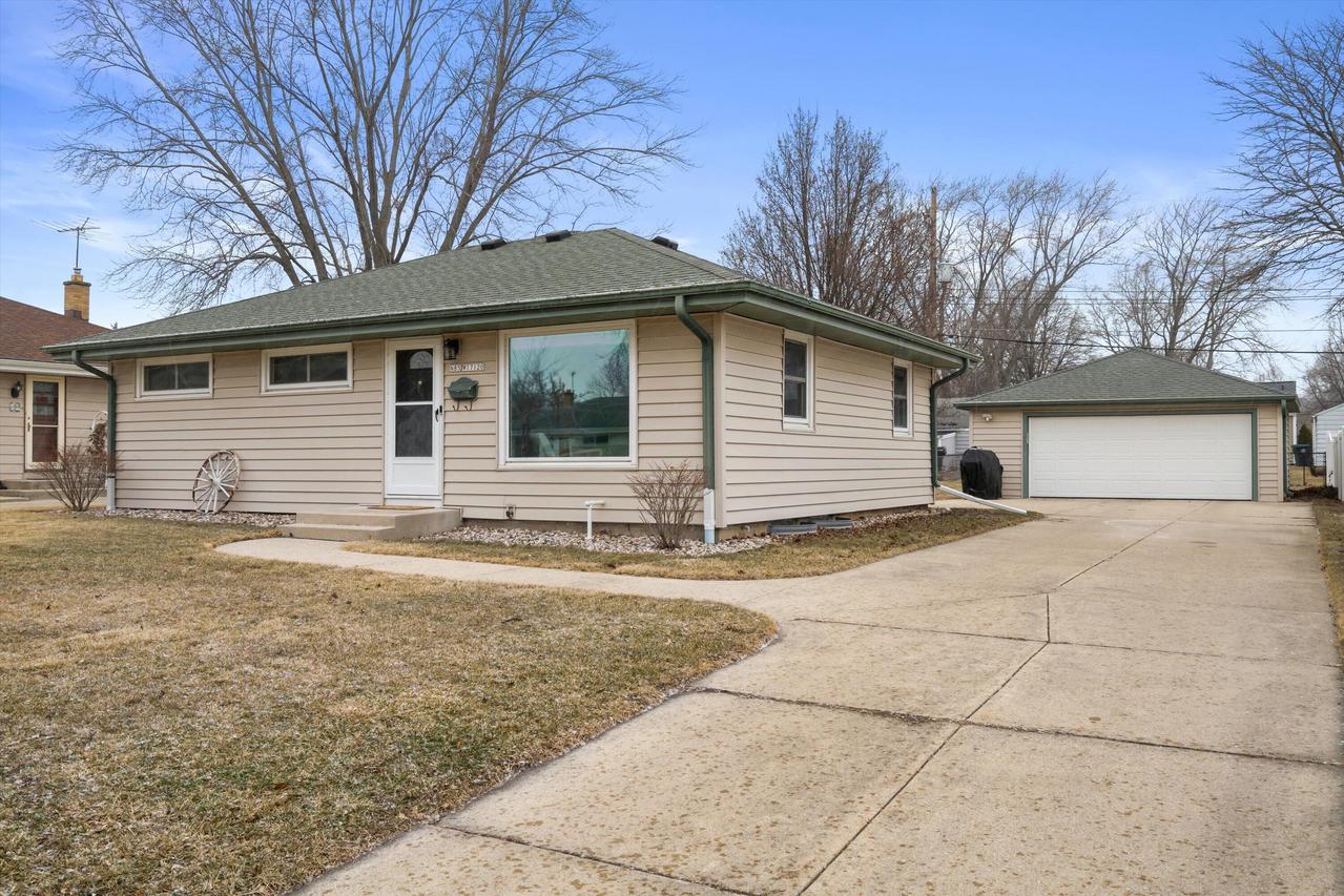 N85W17120 Ann Ave, Menomonee Falls, WI 53051