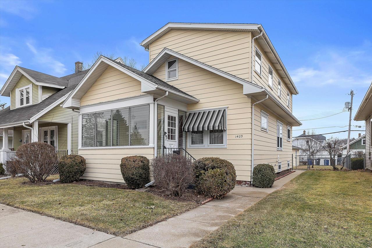1423 West Lawn Ave, Racine, WI 53405