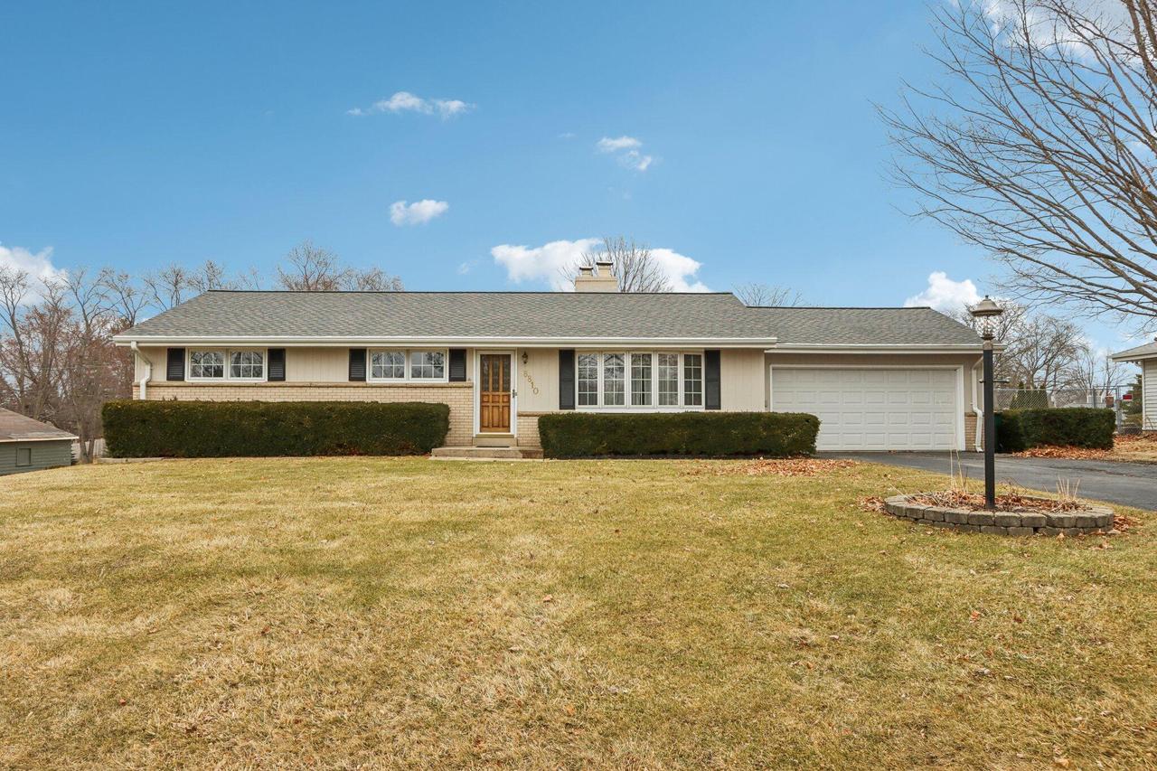 8810 S Patricia Blvd, Oak Creek, WI 53154