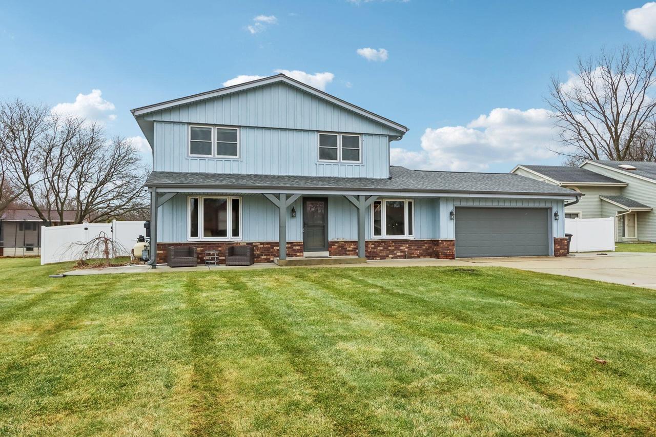 N28W22131 Indianwood Ct, Pewaukee, WI 53186