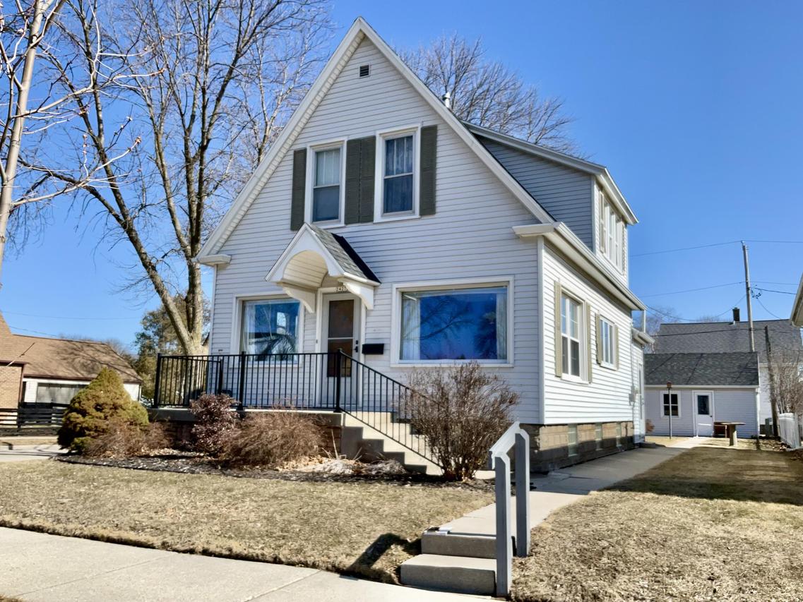 2427 N 12th St, Sheboygan, WI 53083