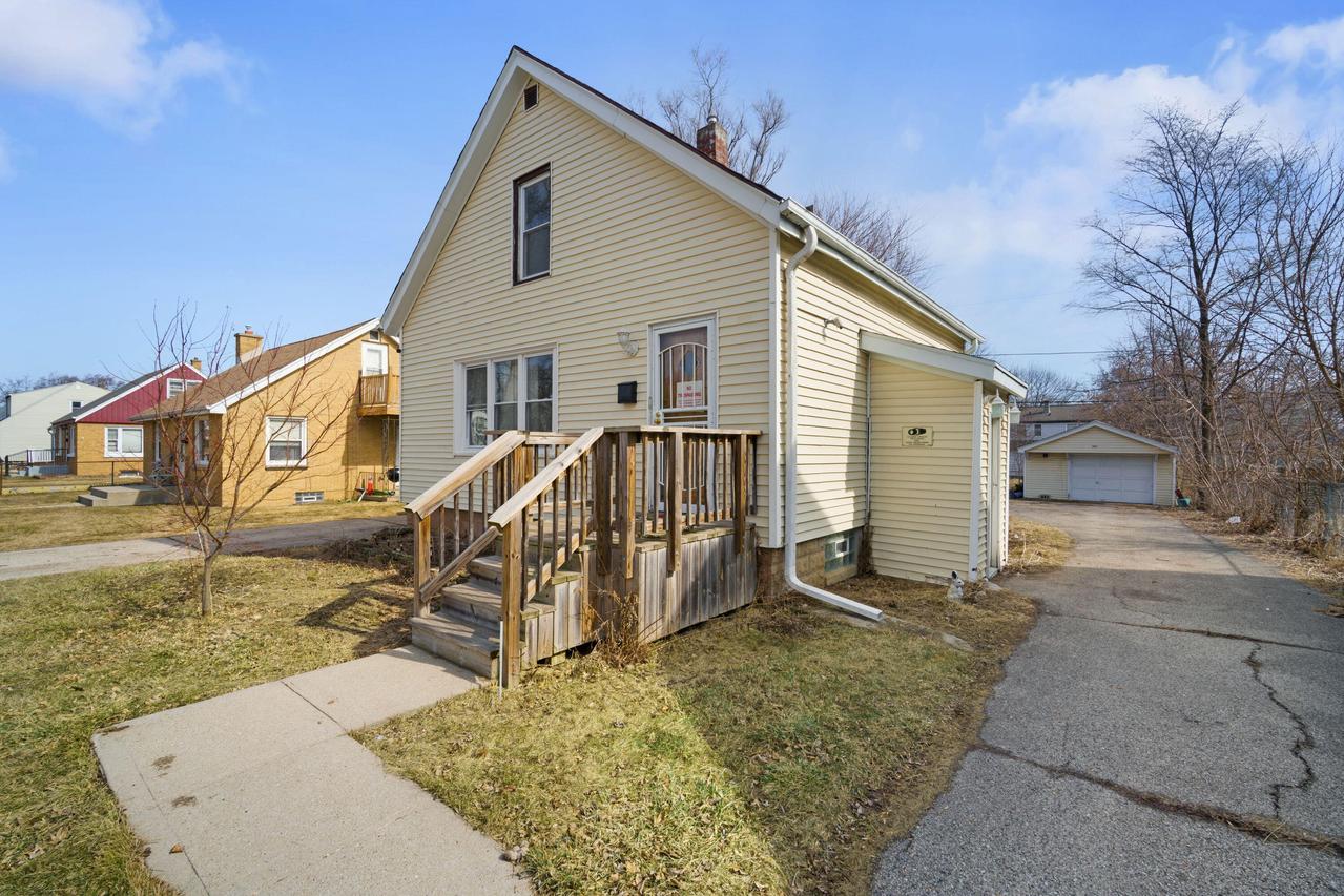 5064 N 56th St, Milwaukee, WI 53218