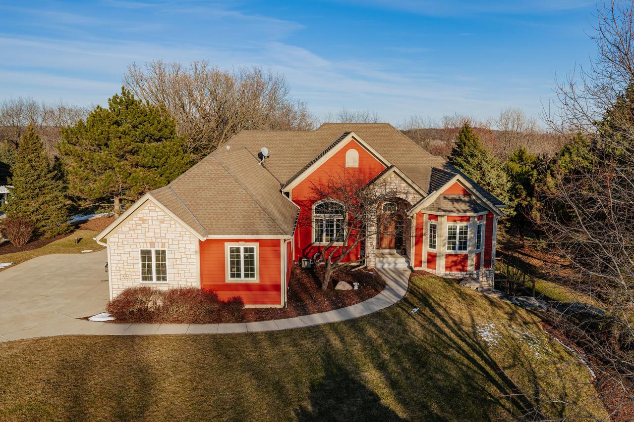 W292N4254 N Prairie Wind Cir, Delafield, WI 53072