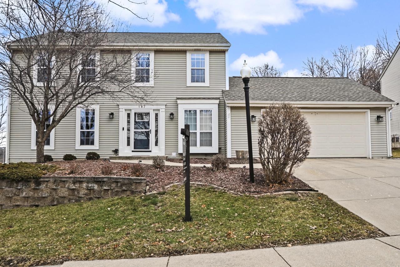147 Manchester Dr, Waukesha, WI 53188