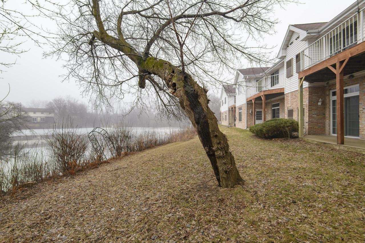 16484 W Crown Ct, Germantown, WI 53022