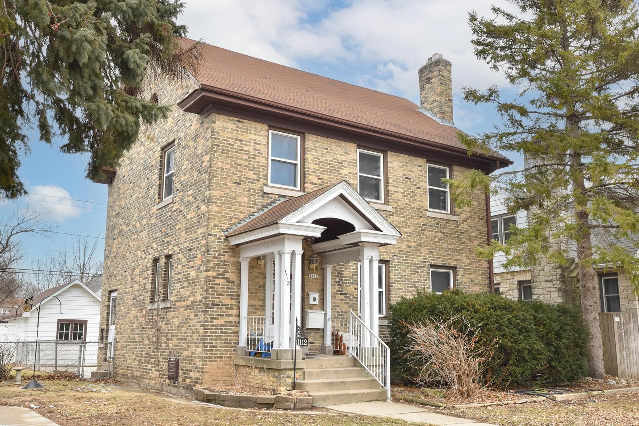 1112 S 77th St, West Allis, WI 53214